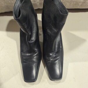 Sleek Black Heeled Boots for Women